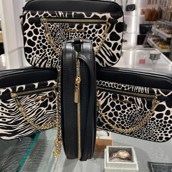 MICHAEL KORS JET SET LARGE EAST WEST ZIP POCKET CHAIN XBODY BLACK
NWT - Picture 14 of 16